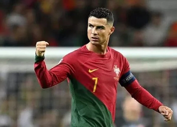 CR7 đòi lương Juve thành công