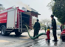 Cháy bãi đậu xe container lan sang quán cà phê, khách nháo nhào bỏ chạy