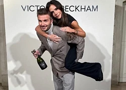 Victoria Beckham đón tuổi 50, được chồng tặng quà ngọt ngào