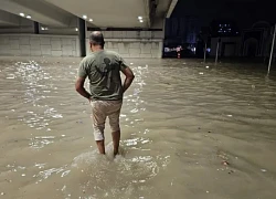 UAE căng mình khắc phục hậu quả mưa lớn chưa từng có trong 75 năm