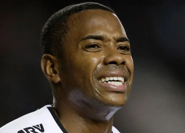 Cuộc sống ở 'địa ngục trần gian' của Robinho