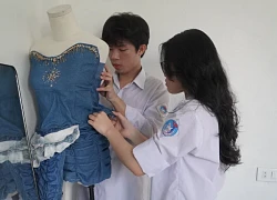 Hà Tĩnh: Bộ sưu tập độc đáo từ vải jeans cũ của nhóm học sinh gây sốt