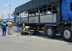 Tai nạn xe tải với xe máy, hai mẹ con nhập viện