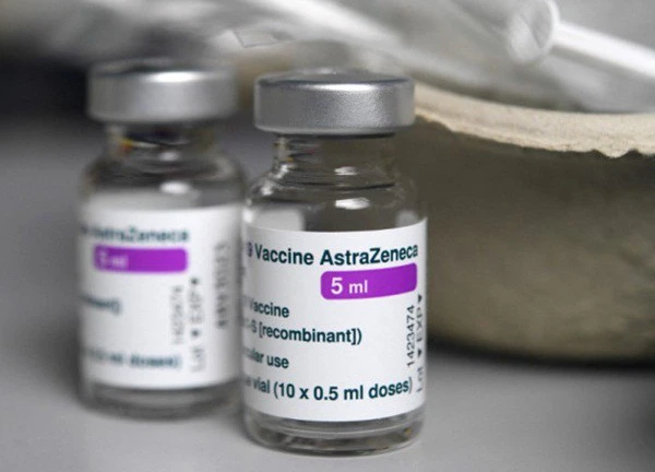 AstraZeneca thừa nhận vaccine COVID-19 có thể gây tác dụng phụ hiếm gặp dẫn đến cục máu đông