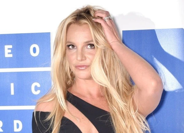 Britney Spears xuống dốc không phanh, không kiểm soát nổi bản thân?