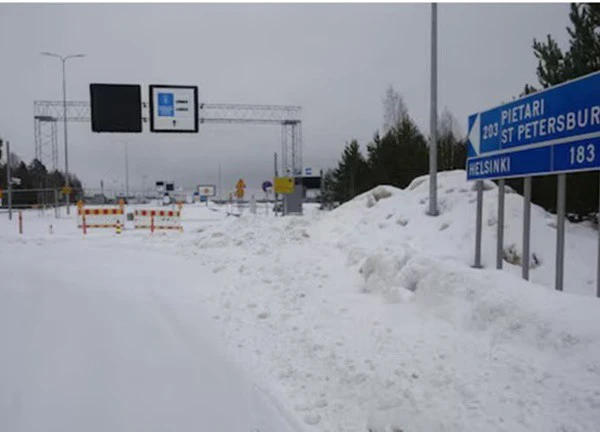 Estonia đóng cửa biên giới với Nga vào ban đêm