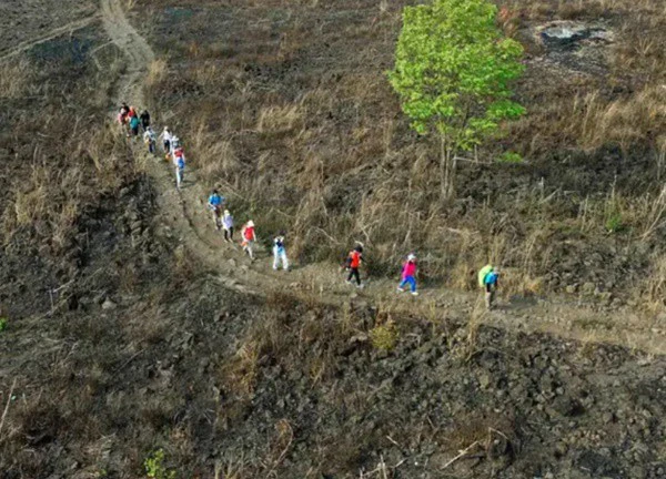 Trekking khám phá hang động núi lửa Chư B'luk