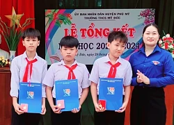 Tặng huy hiệu 'Tuổi trẻ dũng cảm' cho 3 học sinh cứu người khỏi đuối nước