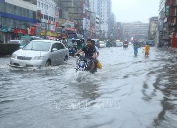 Ít nhất 65 người thiệt mạng do bão mạnh tại Bangladesh và Ấn Độ