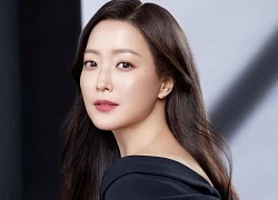 Kim Hee Sun bị bạn thân "bóc" chuyện yêu đương