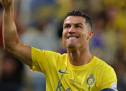 Đáng yêu khoảnh khắc bé út nhà Ronaldo mang hoa tặng Georgina trong ngày quan trọng: "Làm mẹ là điều tuyệt vời nhất"