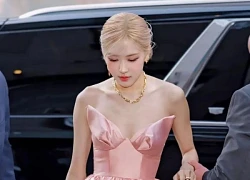 Rosé BLACKPINK 'đụng hàng' váy công chúa với Triệu Lộ Tư nhưng level mix đồ cao hơn vài bậc