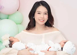 Sam để lộ cận dung mạo nhóc tỳ song sinh, bé được làm 1 việc giống hội con nhà hào môn Vbiz