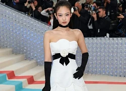 Jennie BLACKPINK lên đồ &#8216;táo bạo&#8217; khoe vòng eo nhỏ nhưng vấp phải ý kiến trái chiều tại Met Gala 2024