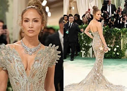 Jennifer Lopez lung linh trong bộ váy xuyên thấu, đeo vòng kim cương khổng lồ trên thảm đỏ Met Gala 2024