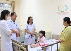 Quảng Ninh: Bé gái bị tổn thương sâu đường tiêu hóa do ăn nhầm hóa chất thí nghiệm