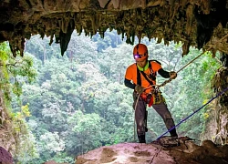 Choáng ngợp khung cảnh bên trong "siêu hố sụt" sâu nhất Việt Nam