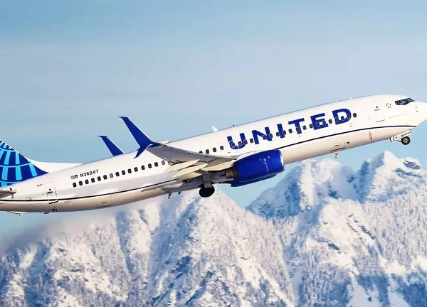 Nhật Bản: Một máy bay của United Airlines hạ cánh khẩn cấp