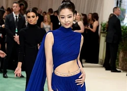 Váy cut out táo bạo của Jennie tại Met Gala 2024 mất 200 giờ để hoàn thành, được một tạp chí danh tiếng 'minh oan' phù hợp với chủ đề sự kiện