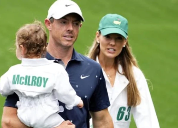 Cái kết buồn cho chuyện tình "trong mơ" giữa ngôi sao làng golf và nữ fangirl: 8 năm khép lại bằng lá đơn ly hôn