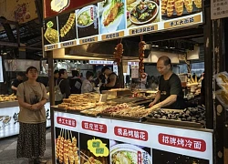 Giới trẻ Trung Quốc tiết kiệm chi tiêu, ăn uống như người nghèo