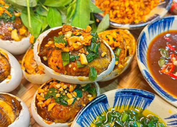 Trứng vịt lộn tốt cho sinh lý, nướng theo cách này ngon tuyệt