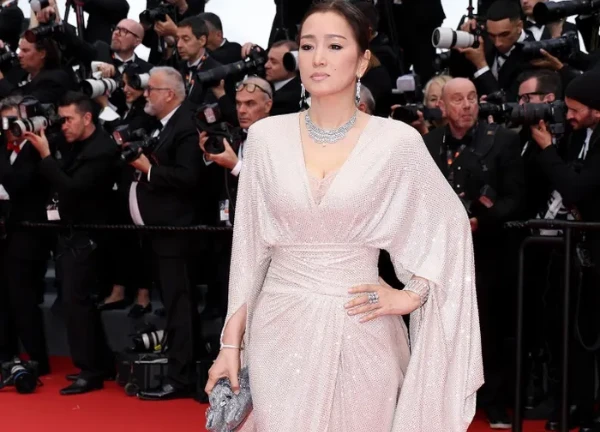 Váy xẻ sâu phủ sóng thảm đỏ Liên hoan phim Cannes 2024