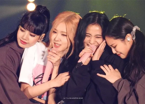 BABYMONSTER làm 1 chuyện khiến dân tình quá nhớ BLACKPINK, story của Jisoo càng "nhân đôi nỗi sầu"