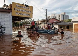 Brazil sử dụng máy bơm lớn để hút nước ở các khu vực lũ lụt