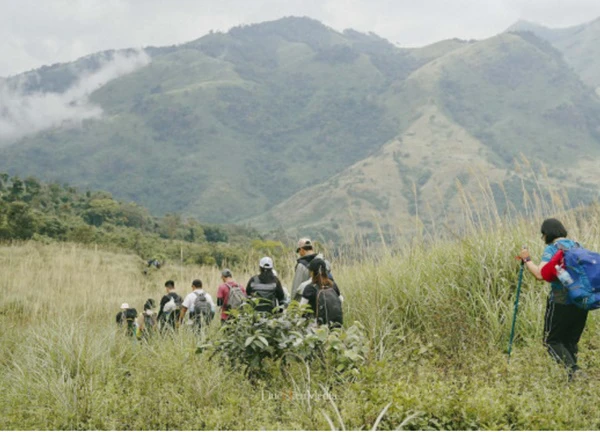 Tà Giang cung đường trekking vượt suối ngắm thảo nguyên cực hút khách ở Khánh Hòa