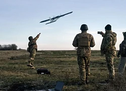 Ukraine triển khai hơn 100 UAV tập kích mục tiêu Nga