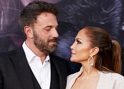 Ben Affleck không đeo nhẫn cưới giữa tin đồn ly hôn Jennifer Lopez