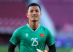 Thủ môn ĐT Việt Nam bị mất trí nhớ tạm thời do va chạm mạnh tại V.League