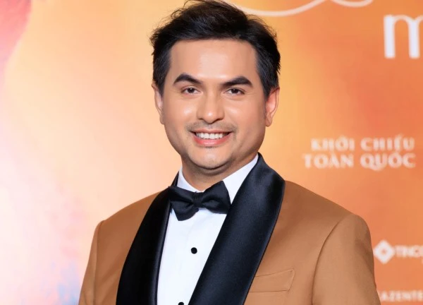 Xót xa clip cuối đời của Đức Tiến: Vừa bổ mít mời bạn bè, chỉ lát sau anh đã ngã xuống