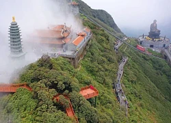 Du khách say mê chinh phục Fansipan, "Nóc nhà Đông Dương"