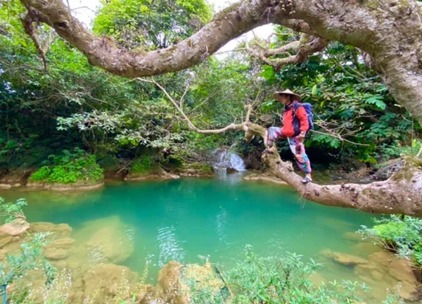 Hành trình 3N2Đ chinh phục Cao Bằng hoang sơ của chàng trai mang nón lá vi vu khắp thế gian