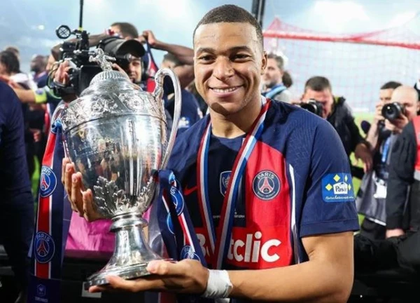 Nụ cười của Mbappe trong ngày chia tay PSG