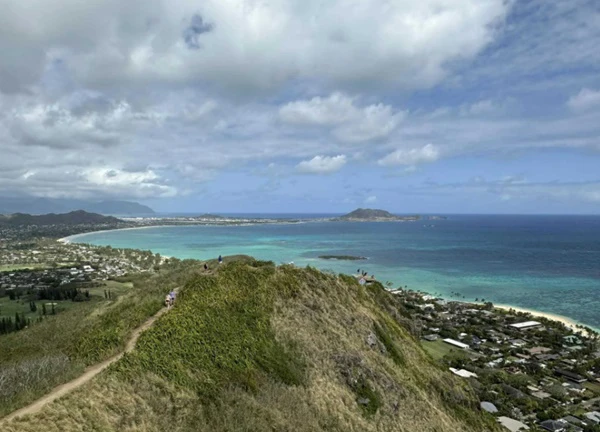 Trekking khám phá đường mòn Lanikai Pillbox ở Hawaii