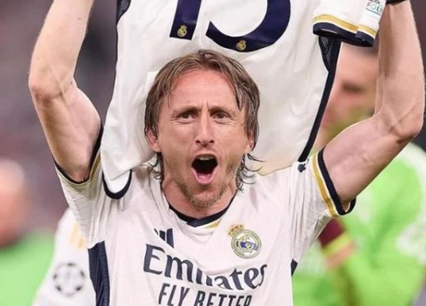 Luka Modric xác định sẽ ở lại Real thêm mùa giải