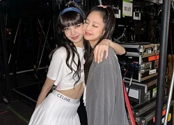 Đến hẹn lại lên: Lisa - Jennie nghi bất hòa, đối phương cứ ra sản phẩm mới là lại cạch mặt nhau?