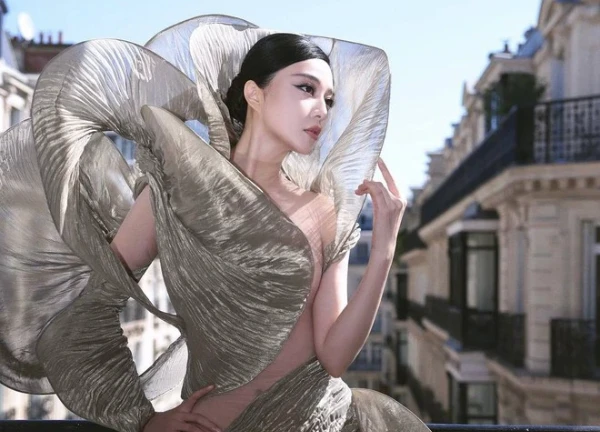 Phạm Băng Băng chạy show Paris Haute Couture Week: 3 ngày với 6 tạo hình, suốt ngày bị Getty Images hại