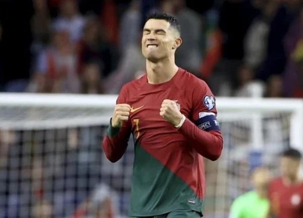 Hội quân đội tuyển Bồ Đào Nha, Cristiano Ronaldo đăng dòng trạng thái gây tò mò