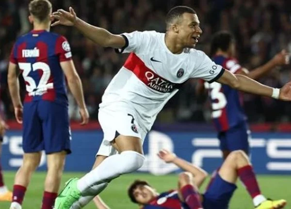 Mbappe gây thù chuốc oán với PSG và Barca