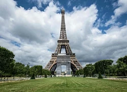 Pháp bắt 3 người trong vụ vứt quan tài gần chân Tháp Eiffel