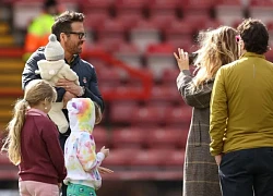 Ryan Reynolds hé lộ cuộc sống bên Blake Lively và 4 con