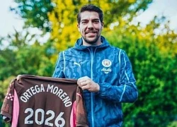 Thủ thành Stefan Ortega ở lại Man City đến 2026