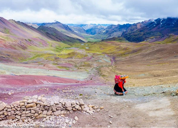 Vẻ đẹp khó cưỡng của ngọn núi đầy màu sắc ở Peru