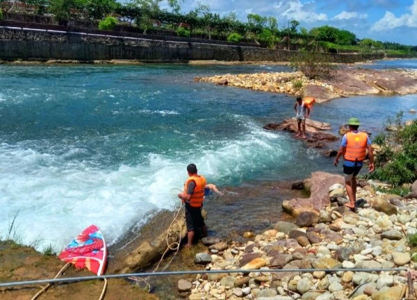 Xuống suối nhặt quả bóng, nam sinh 17 tuổi bị nước cuốn trôi, tử vong