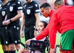 Hành động đẹp của Ronaldo trong ngày lập cú đúp