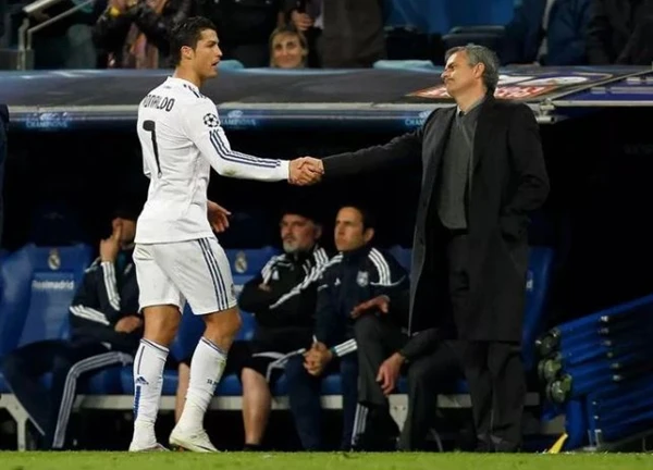 Mourinho tóm tắt về Ronaldo chỉ trong 15 từ sau mâu thuẫn